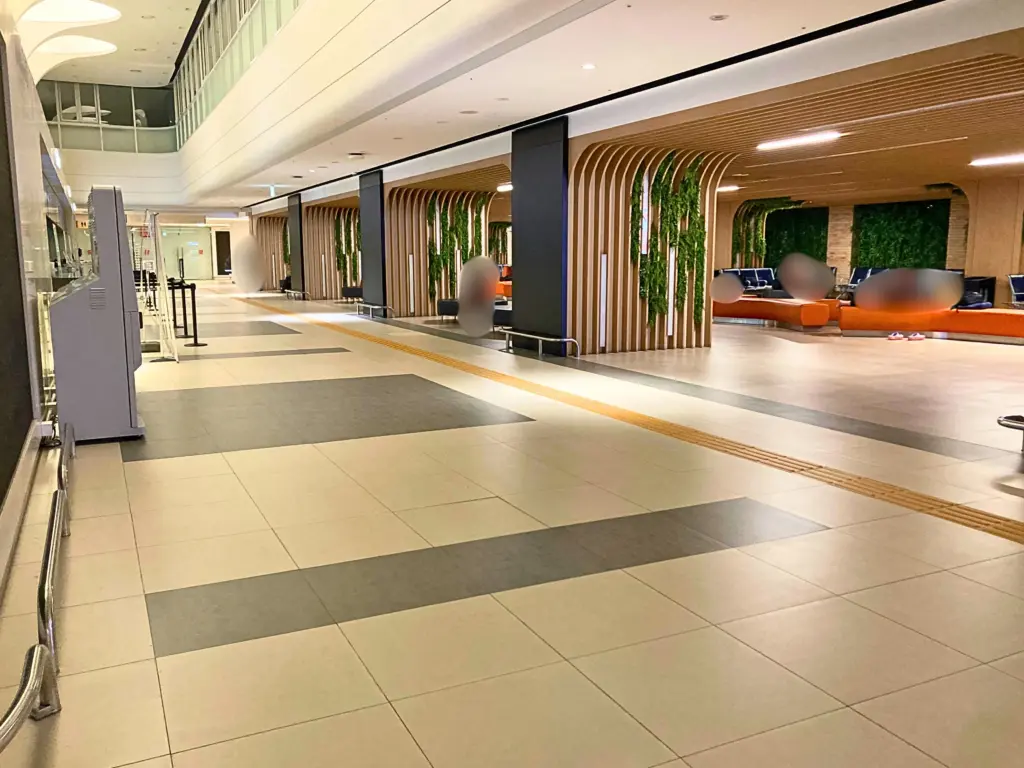 韓国高速バスターミナルの待合スペース