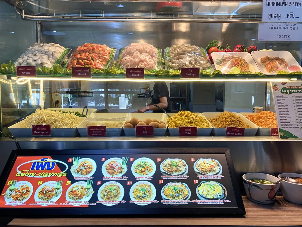 ドンムアン空港マジックフードパーク内にある飲食店のショーケース