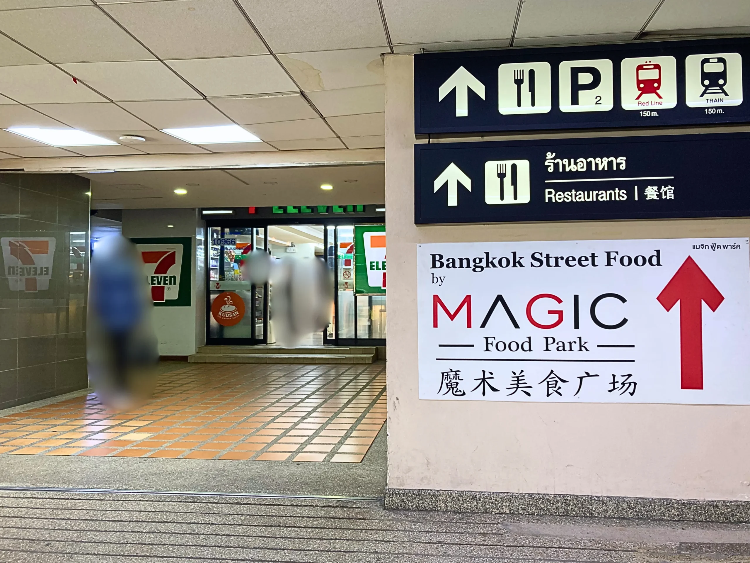 ドンムアン空港第2ターミナルエスカレーター付近の風景