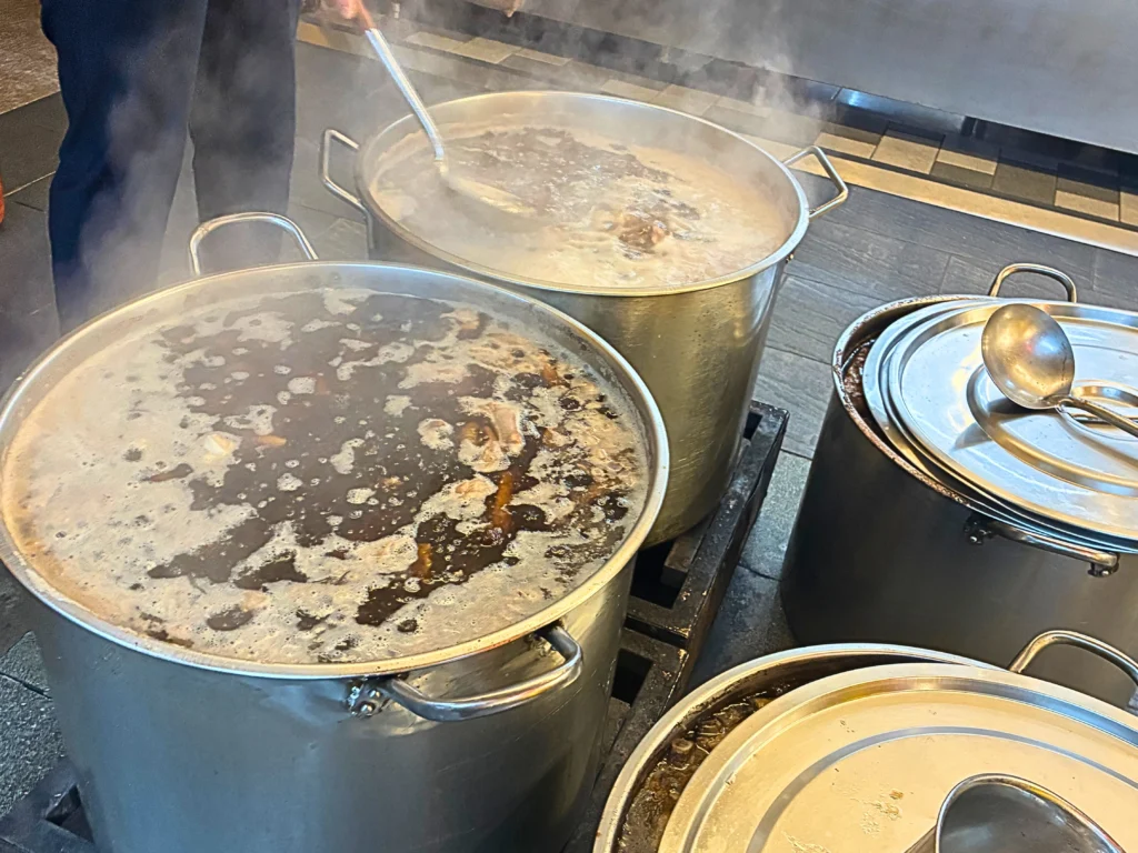 「海友十全排骨」の薬膳牛肉スープ