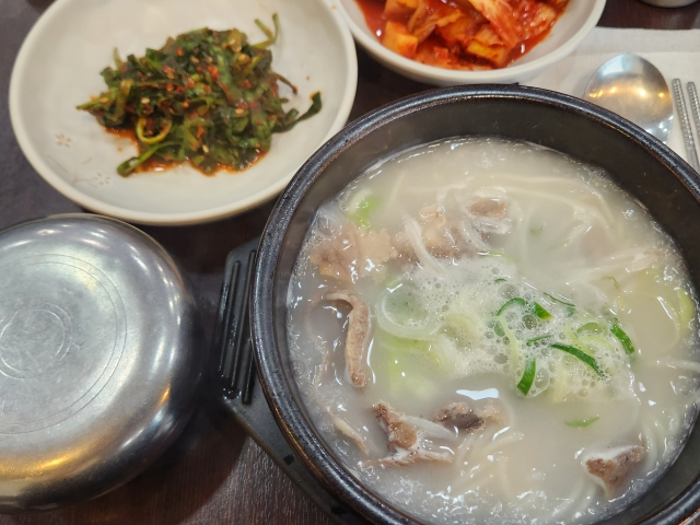 韓国の朝ごはんで定番の 「ソルロンタン」