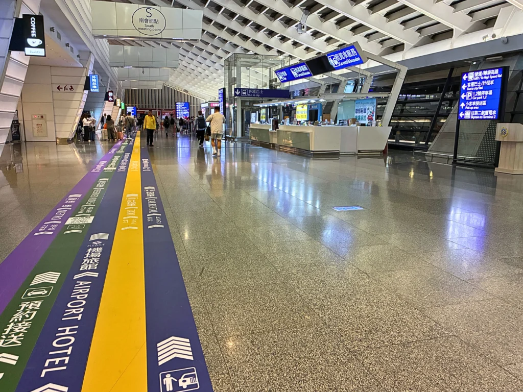 桃園空港　出口出て右手の風景