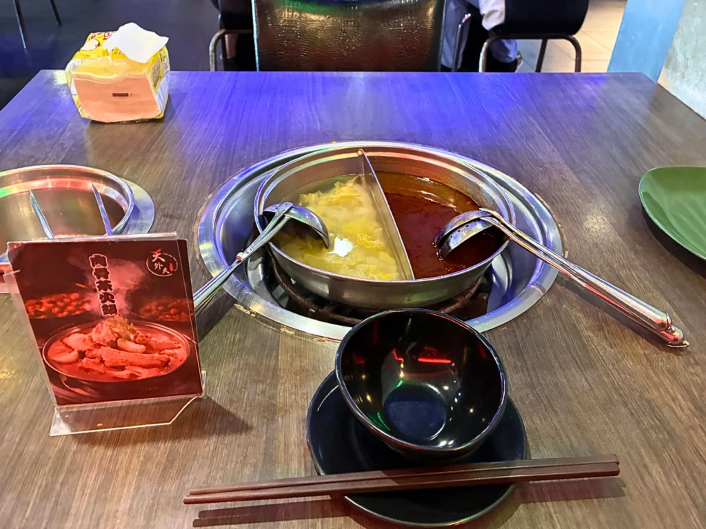 台北・中山にある天外天精緻麻辣火鍋の火鍋