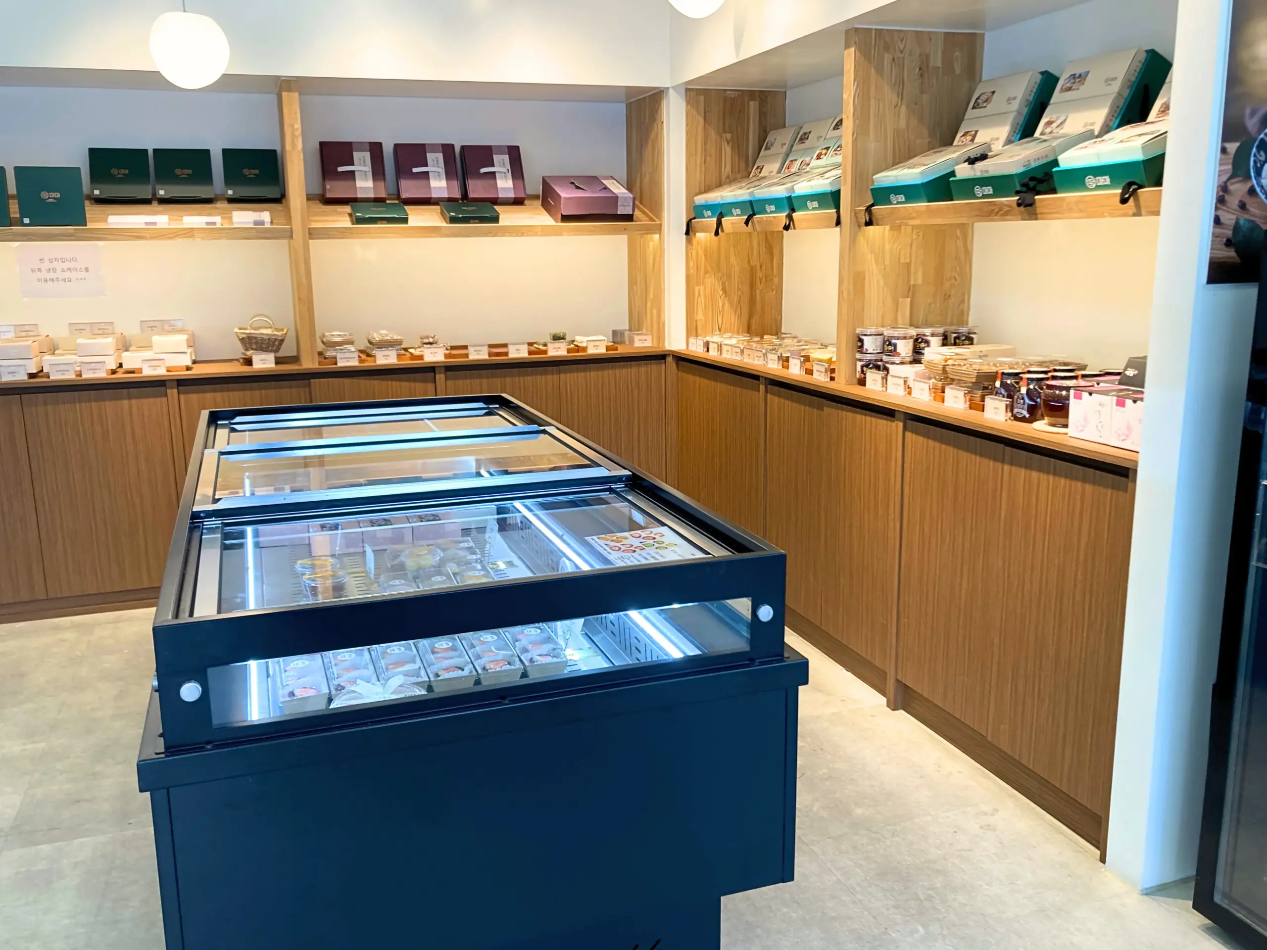 トックママ 清州栗陽店の店内