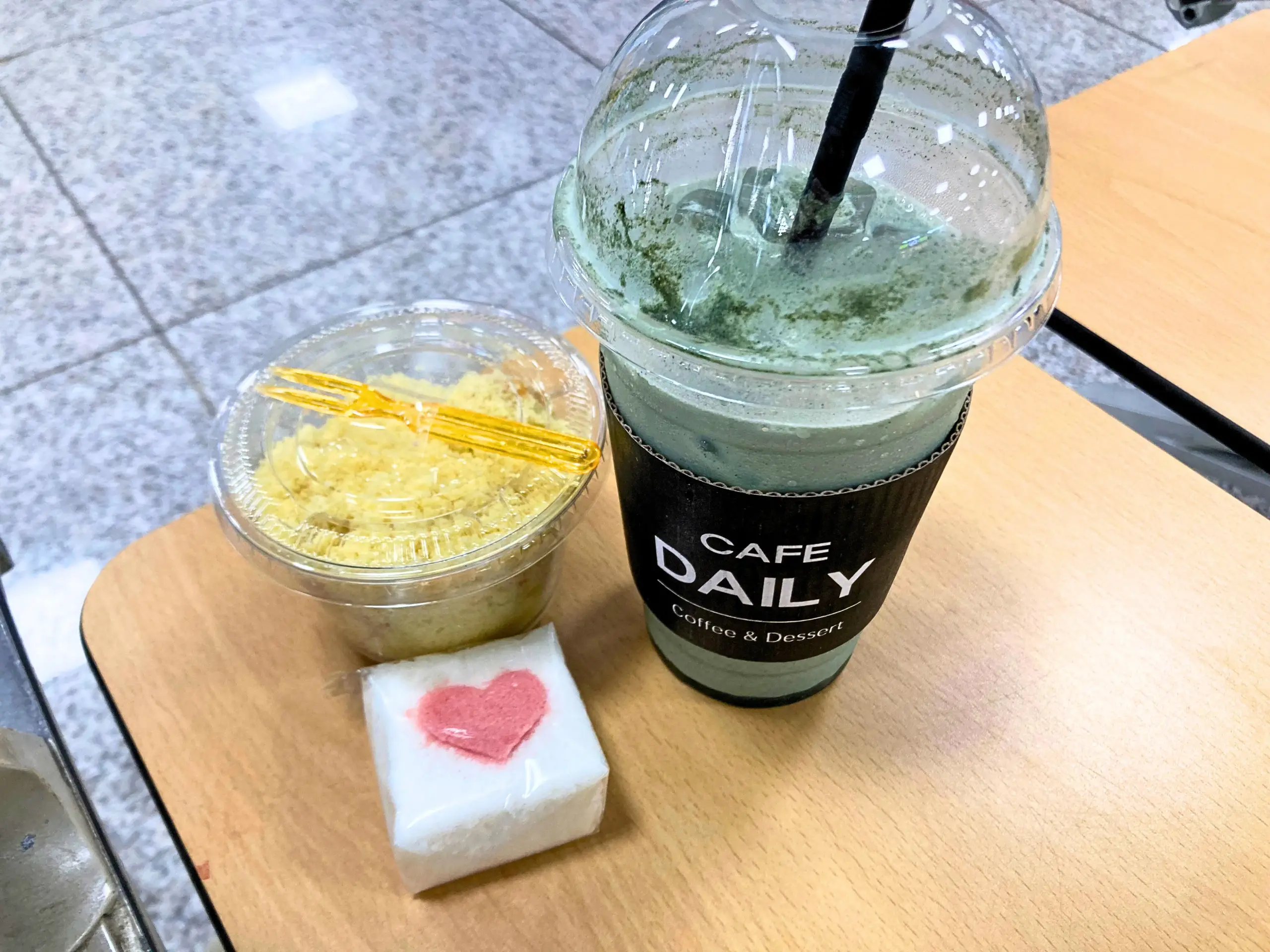 トックママ 清州栗陽店でオーダーした商品（よもぎラテ・カボチャ餅）