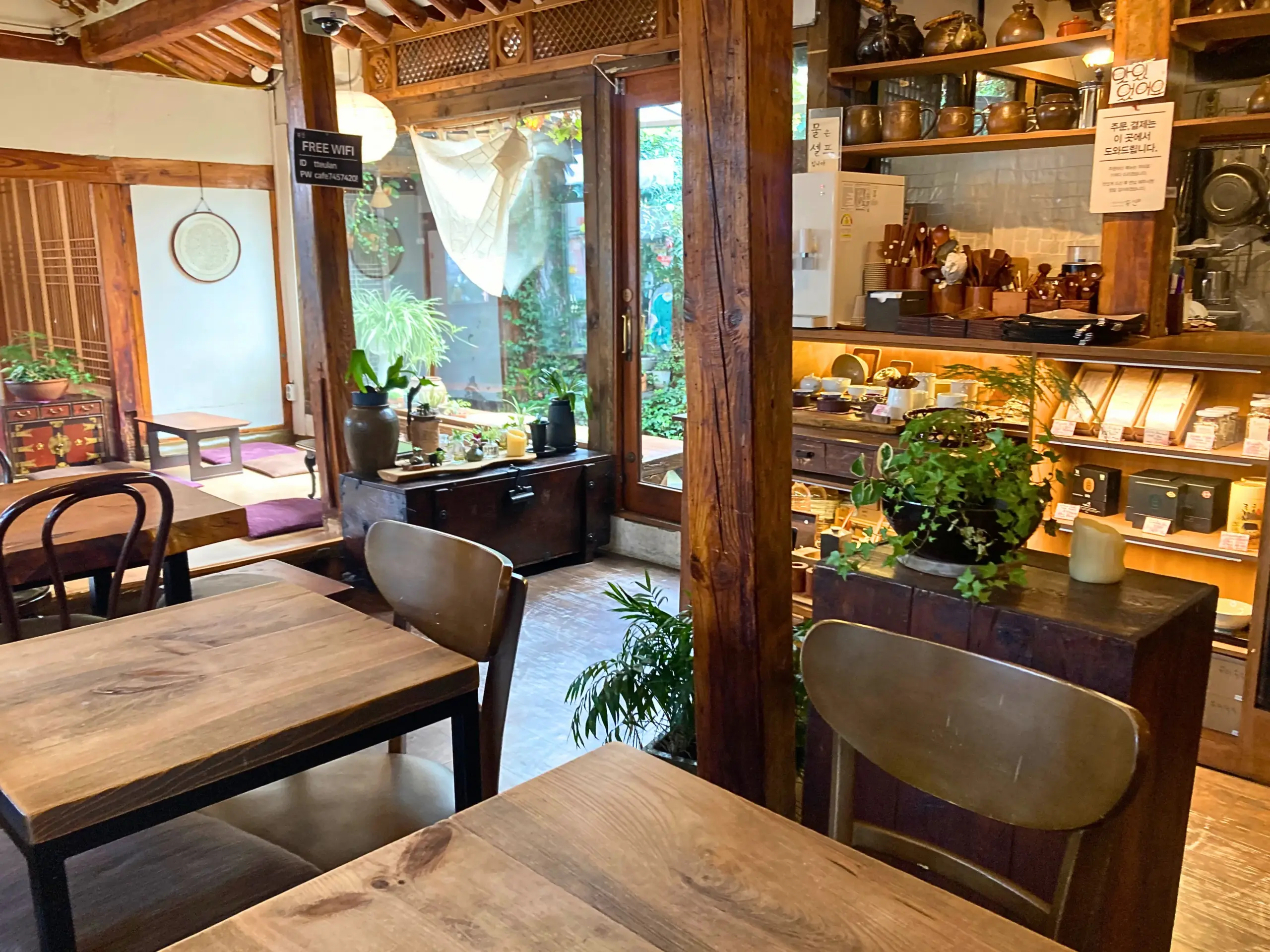ソウル・仁寺洞でにある伝統茶が楽しめるカフェ「Tteuran（テルアン）」の店内