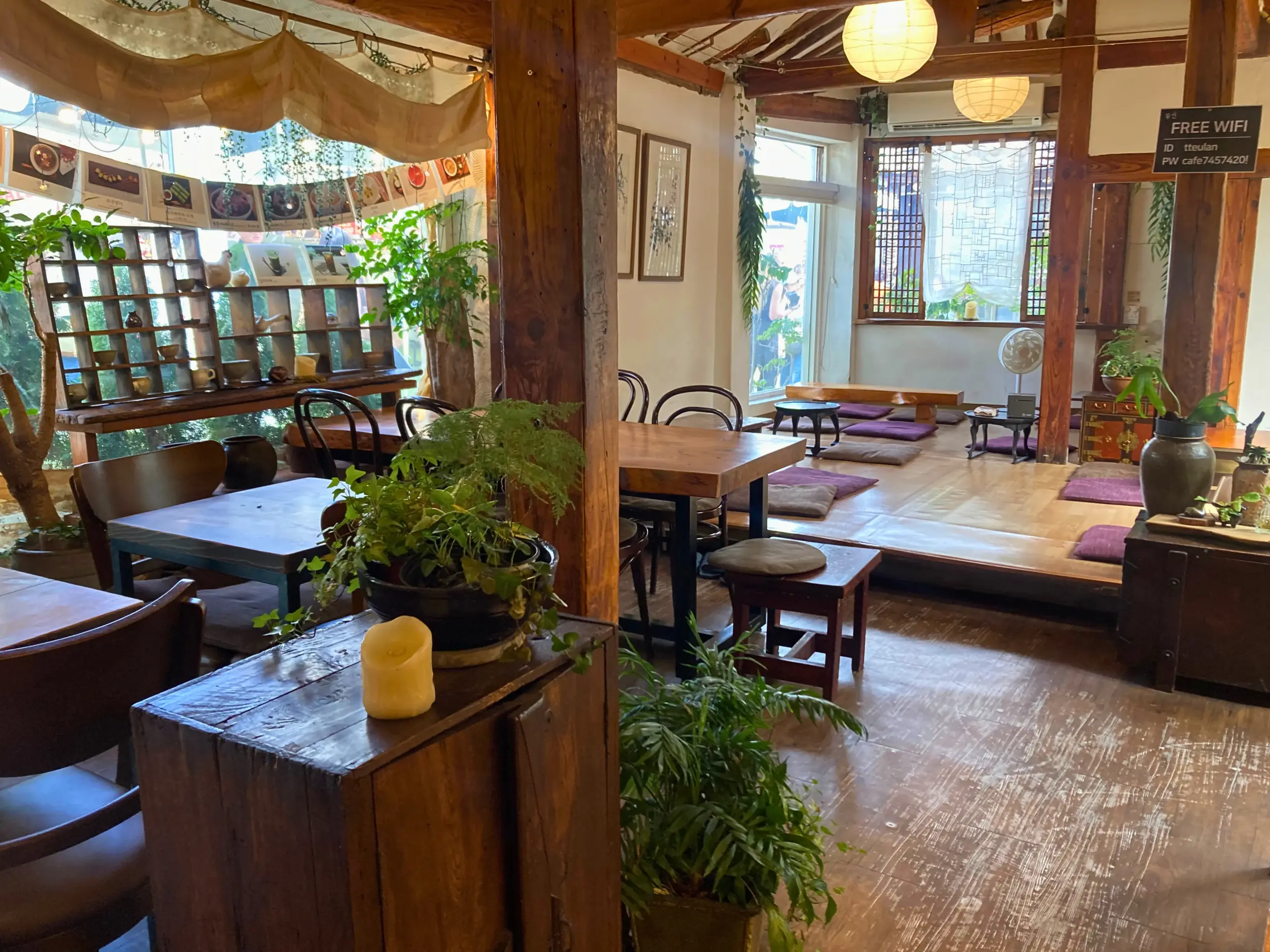 ソウル・仁寺洞でにある伝統茶が楽しめるカフェ「Tteuran（テルアン）」の店内